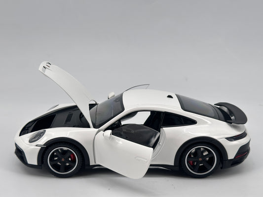 MINICHAMPS 1/18 Porsche 911 DAKAR White Alloy Car Model