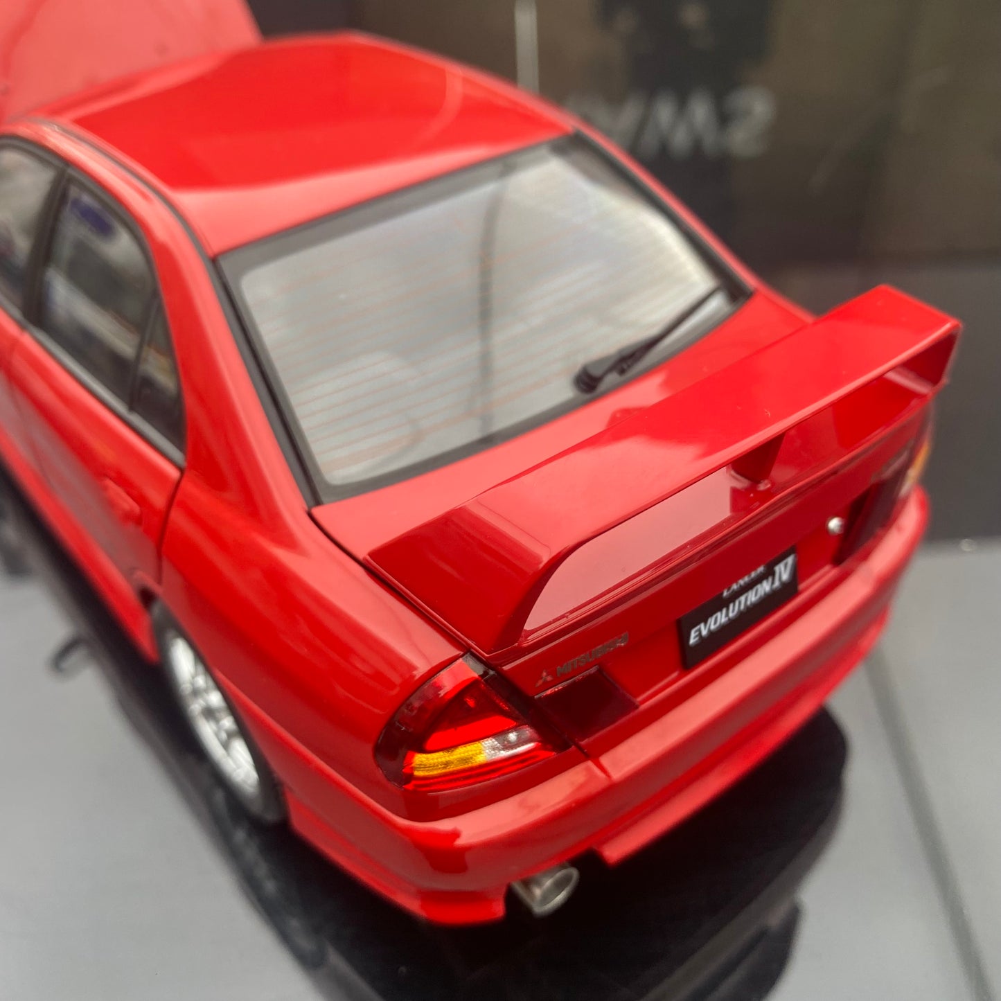 MOTORHELIX 1/18 Mitsubishi Lancer Evolution IV Palma Red Alloy Car Model