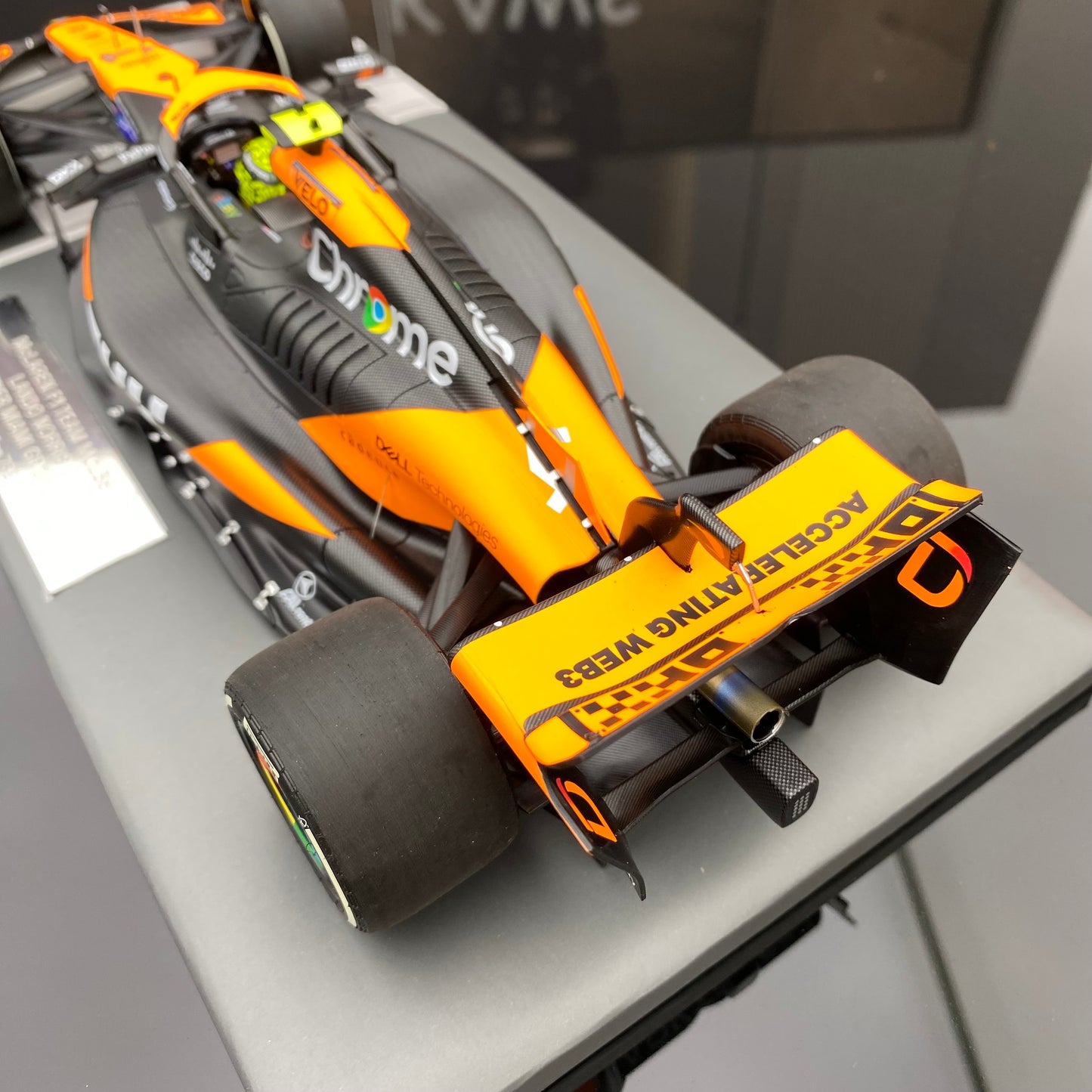MINICHAMPS 1/18 McLaren FORMULA 1 TEAM MCL38 - LANDO NORRIS black and orange paint