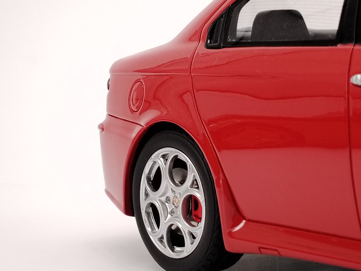 OTTO 1/18 Alfa Romeo 156 GTA Red Simulation Model Car