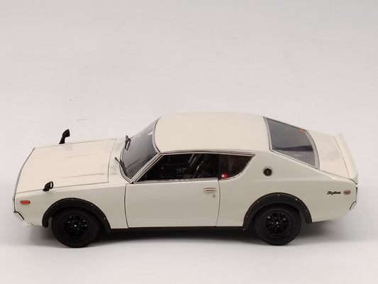 Kyosho 1/18 Nissan skyline 2000 gtr KPGC110 white simulation car model