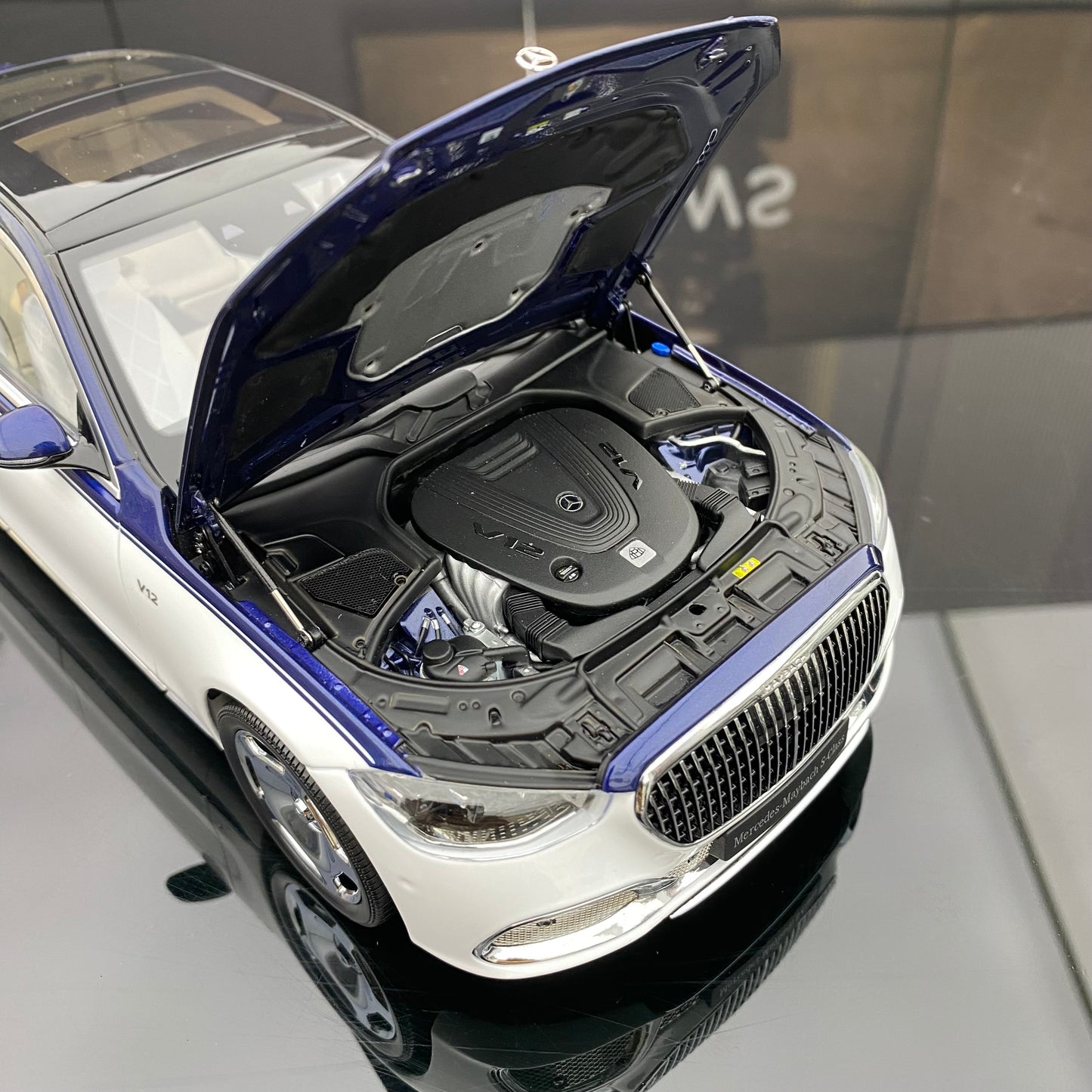 Adornos de aleación de coche Mercedes-Benz Maybach S680 nuevo Clase S a escala 1:18 casi reales