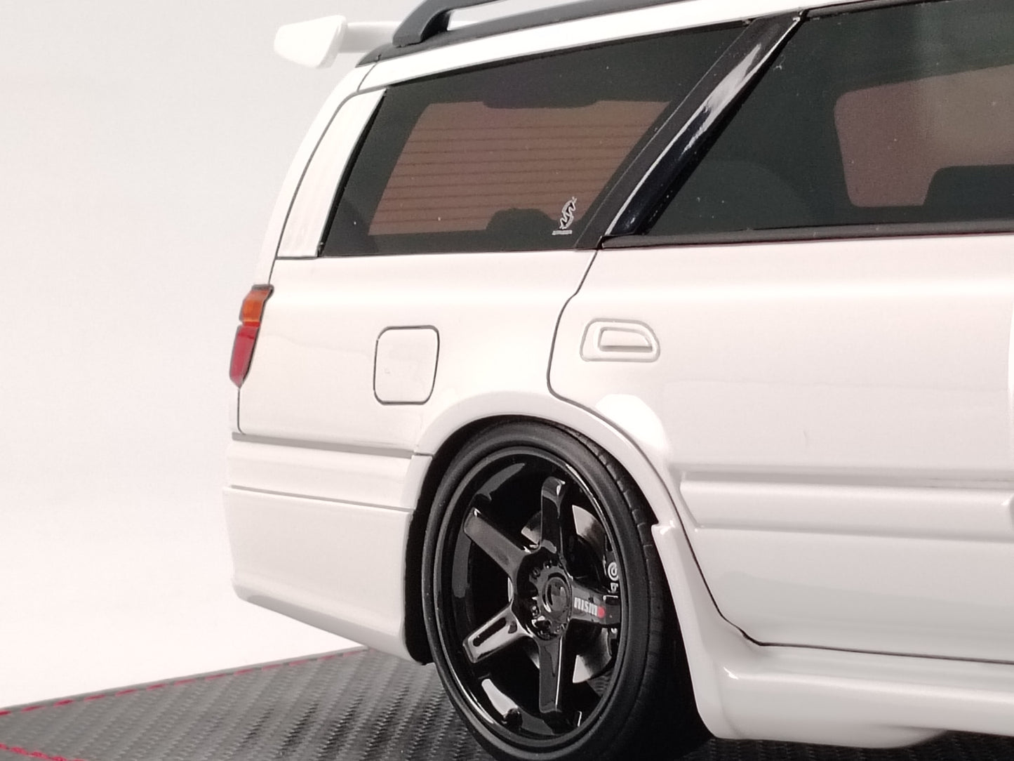 Ignition Model 1/18 Nissan STAGEA 260RS WGNC34 with engine white simulation car model