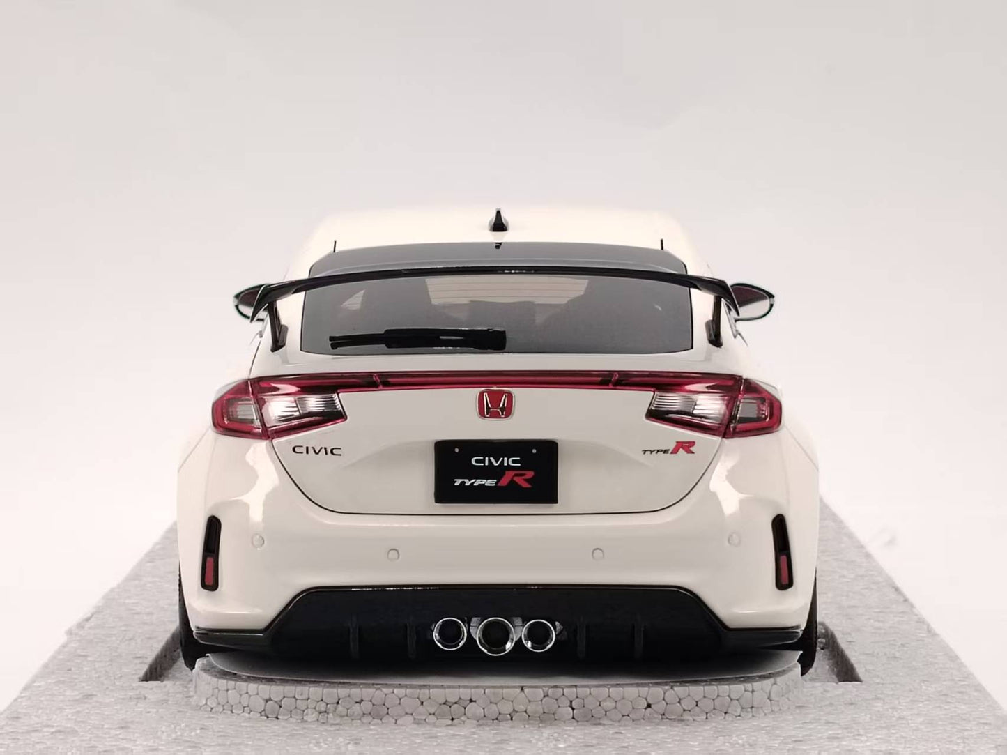 MOTORHELIX 1/18 Honda Civic TYPE R (FL5) Championship White All-Opening Alloy Car Model