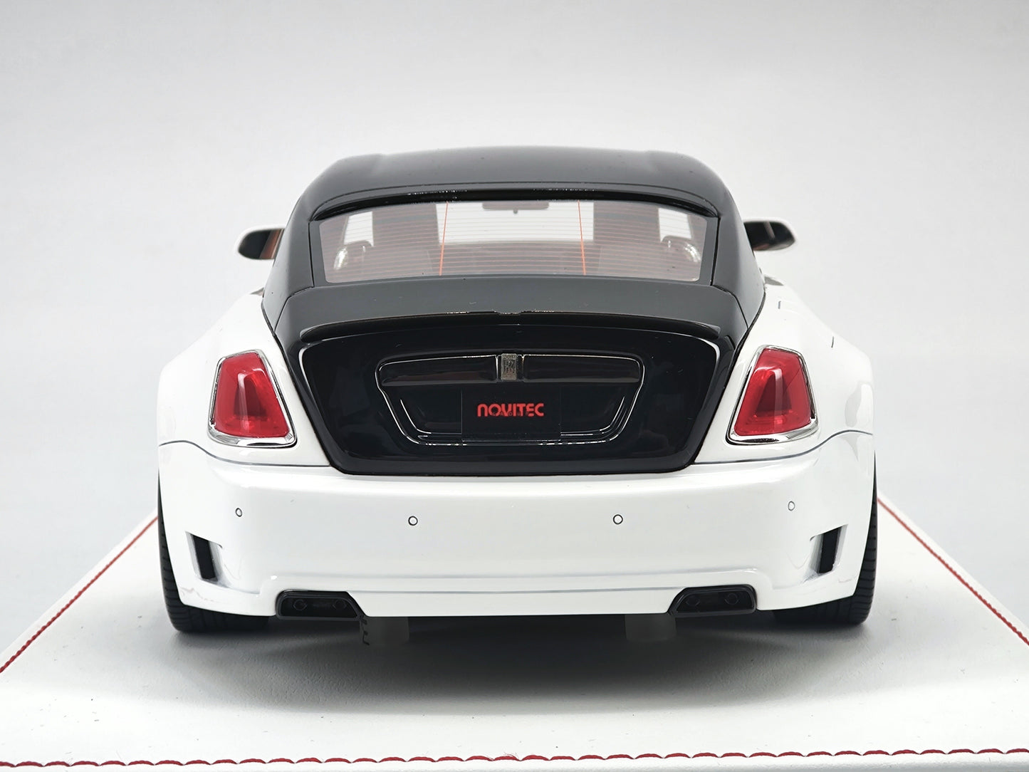 DG 1/18 Rolls-Royce Phantom Black and White Simulation Car Model Birthday Gift