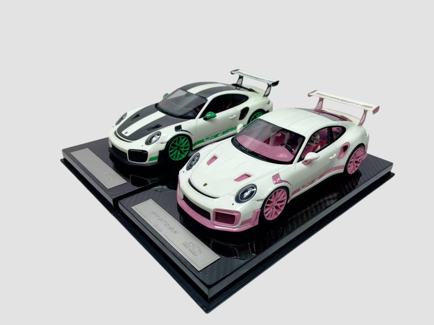 UU 1/18 Porsche 911 GT2RS Limited Edition Car Model Ornament