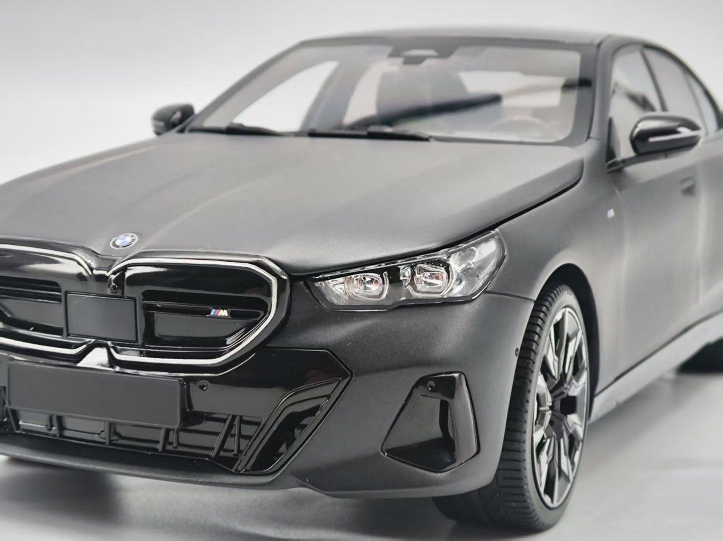Minichamps 1/18 BMW I5 M50 Alloy Car Model 110023401