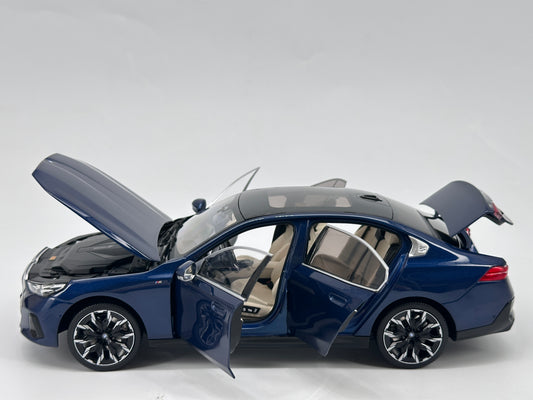 MINICHAMPS 1/18 BMW i5 Metallic Blue Alloy Car Model 110023400