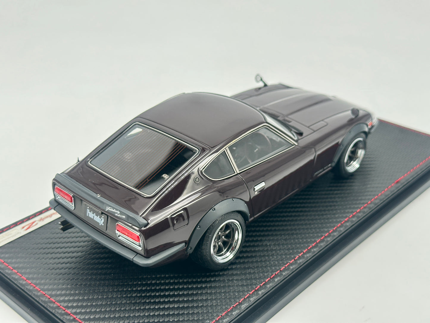 Ignition Model 1/18 Nissan Fairlday 240ZG HS30) with engine wine red brown simulation car model ornaments