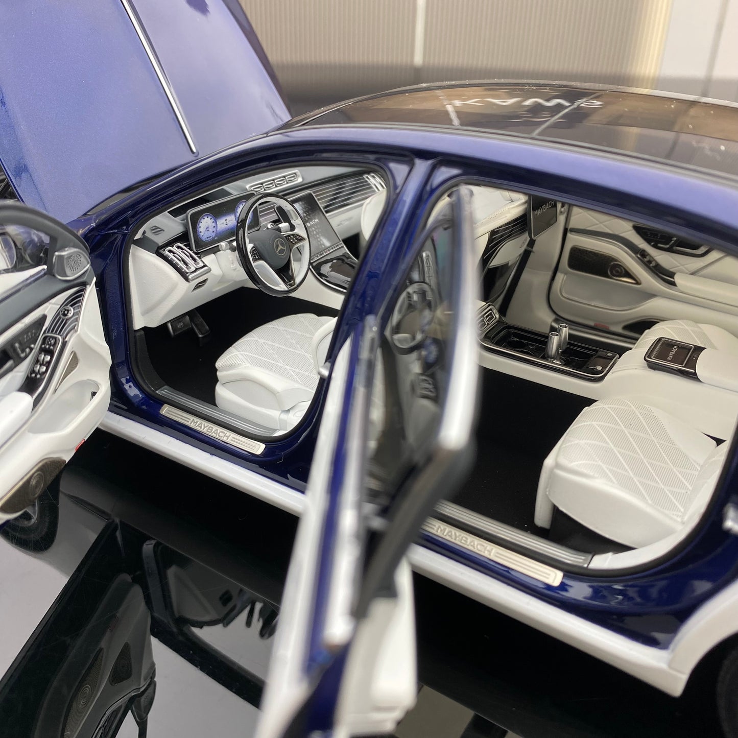 Adornos de aleación de coche Mercedes-Benz Maybach S680 nuevo Clase S a escala 1:18 casi reales