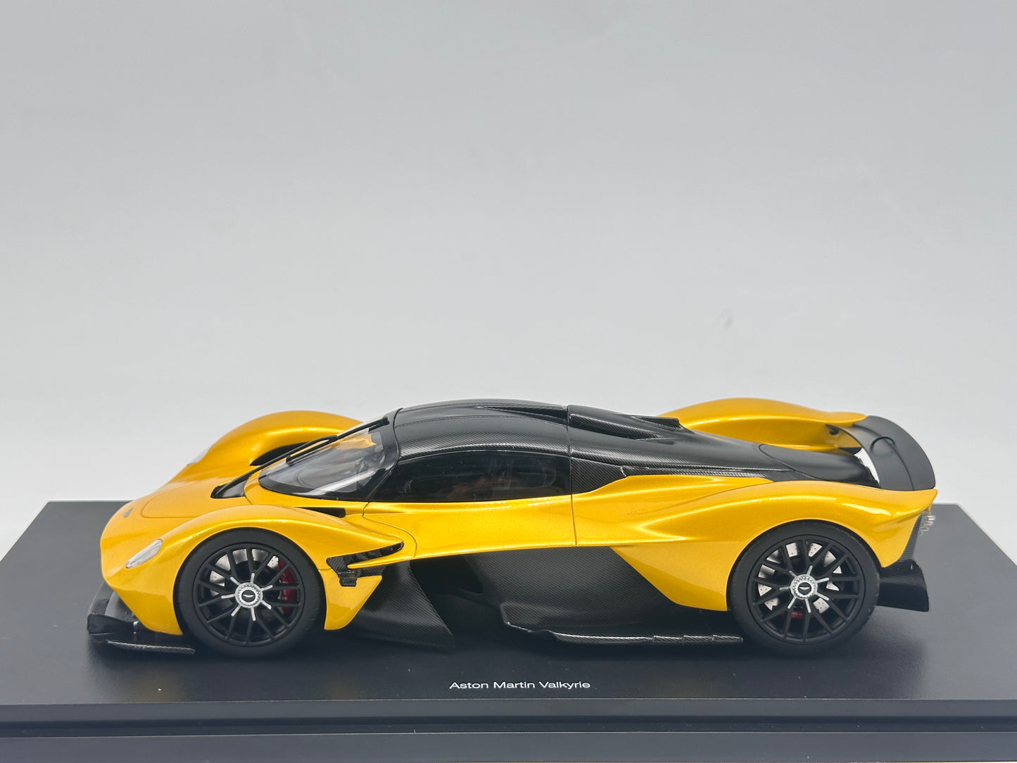 Topspeed 1/18 Aston Martin Valkyrie Sunburst Yellow Simulation Car Model