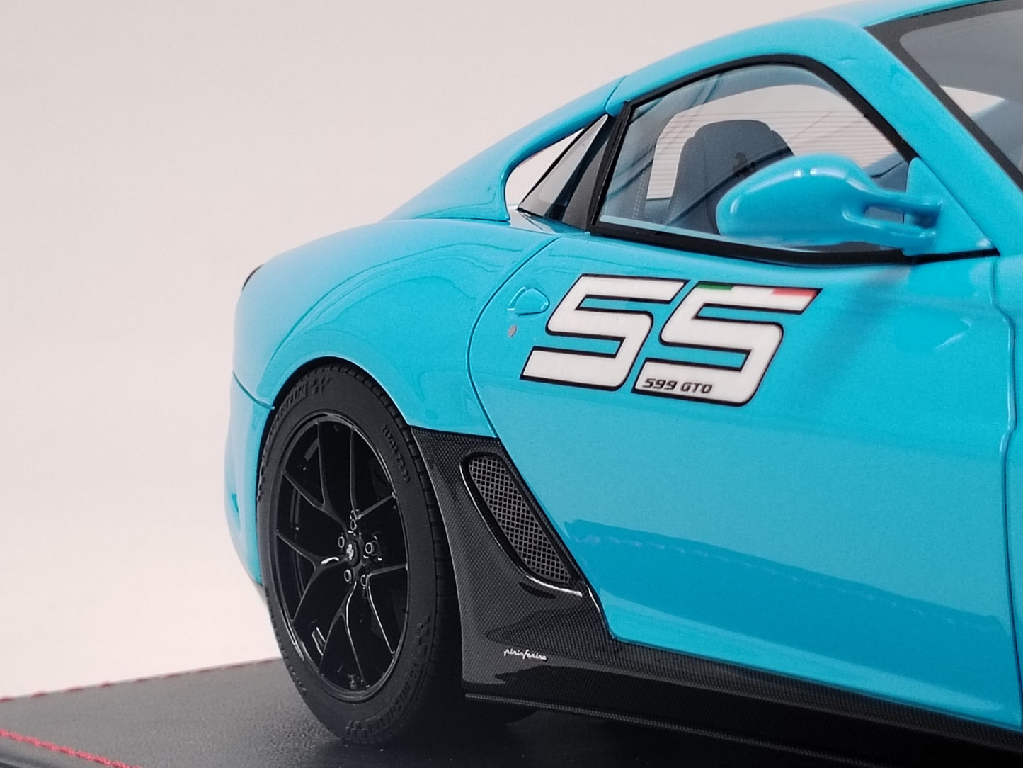DINOMDOEL 1/18 Ferrari 599GTO Black Base Limited Edition Car Model Ornaments