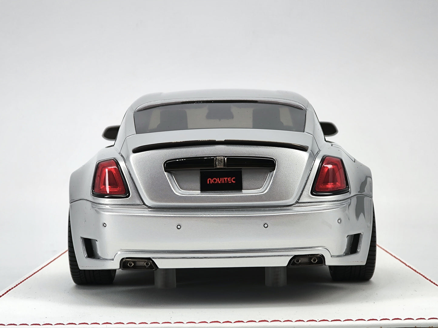 DG 1/18 Rolls-Royce Phantom Limited Edition Simulation Car Model Birthday Gift Ornaments