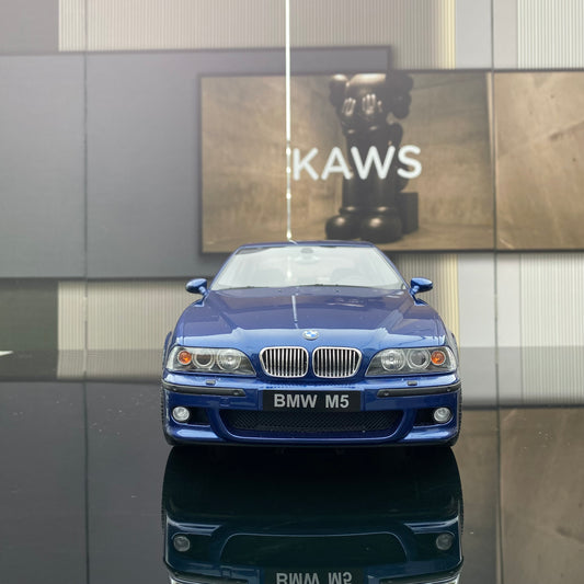 OTTO 1/12 BMW BMW E39 M5 blue old BMW car imitating real car model ornaments
