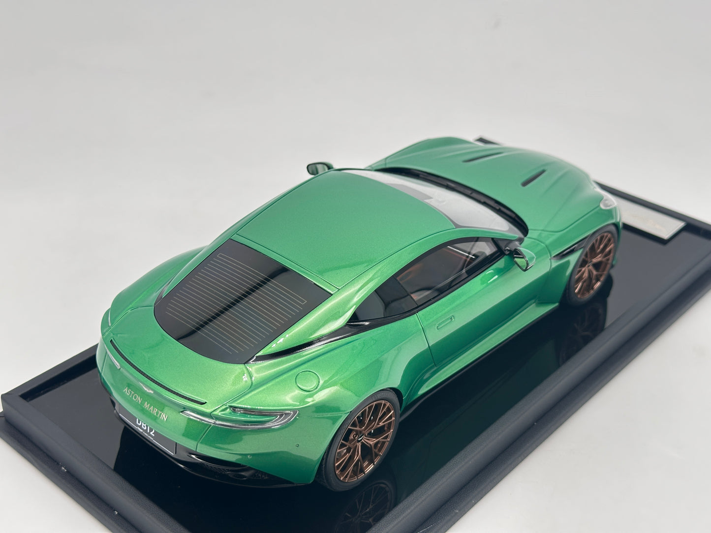 MOTORHELIX 1/18 Aston Martin DB12 COUPE Emerald Green Simulated Car Model
