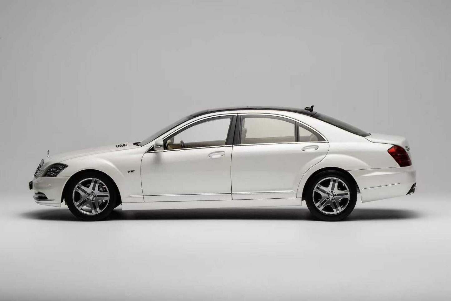 MOTORHELIX 1/18 All-Opening Alloy Car Model Mercedes Benz S-Class S600L AMG (W221)