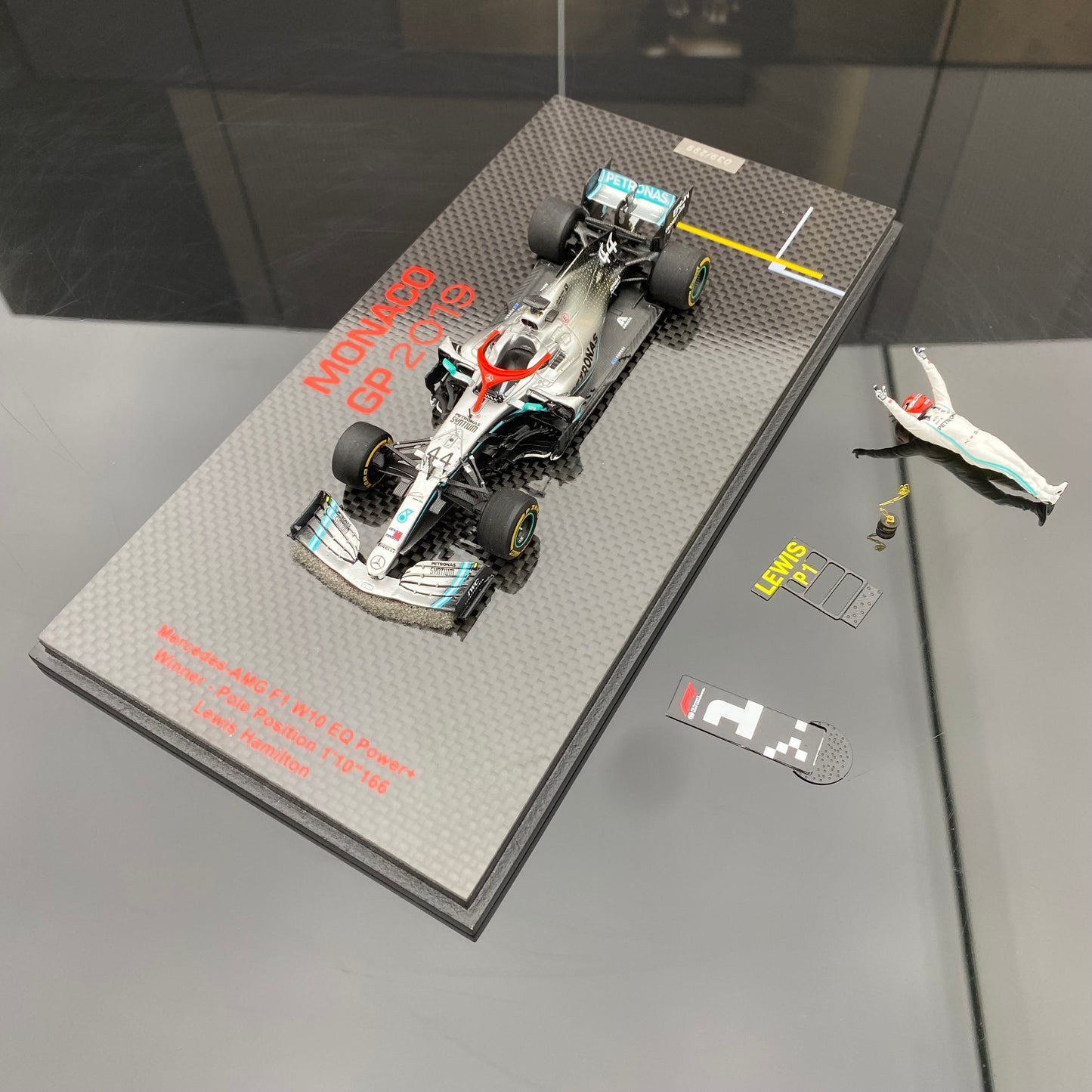 SPARK 1/43 Mercedes-Benz AMG F1 Team W10 2019 Monaco Grand Prix Victory No. 44 Hamilton Silver Green Painting Car Model