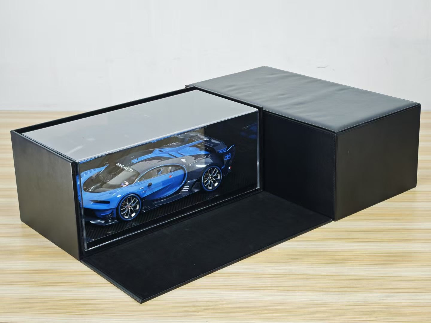 Runner 1/12 Bugatti Vision Gran Turismo Limited Edition Model Car