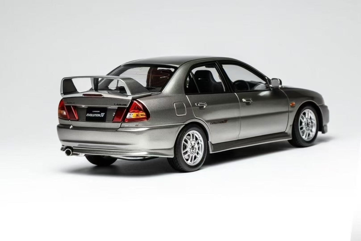 MOTORHELIX 1/18 Mitsubishi Lancer Evolution IV