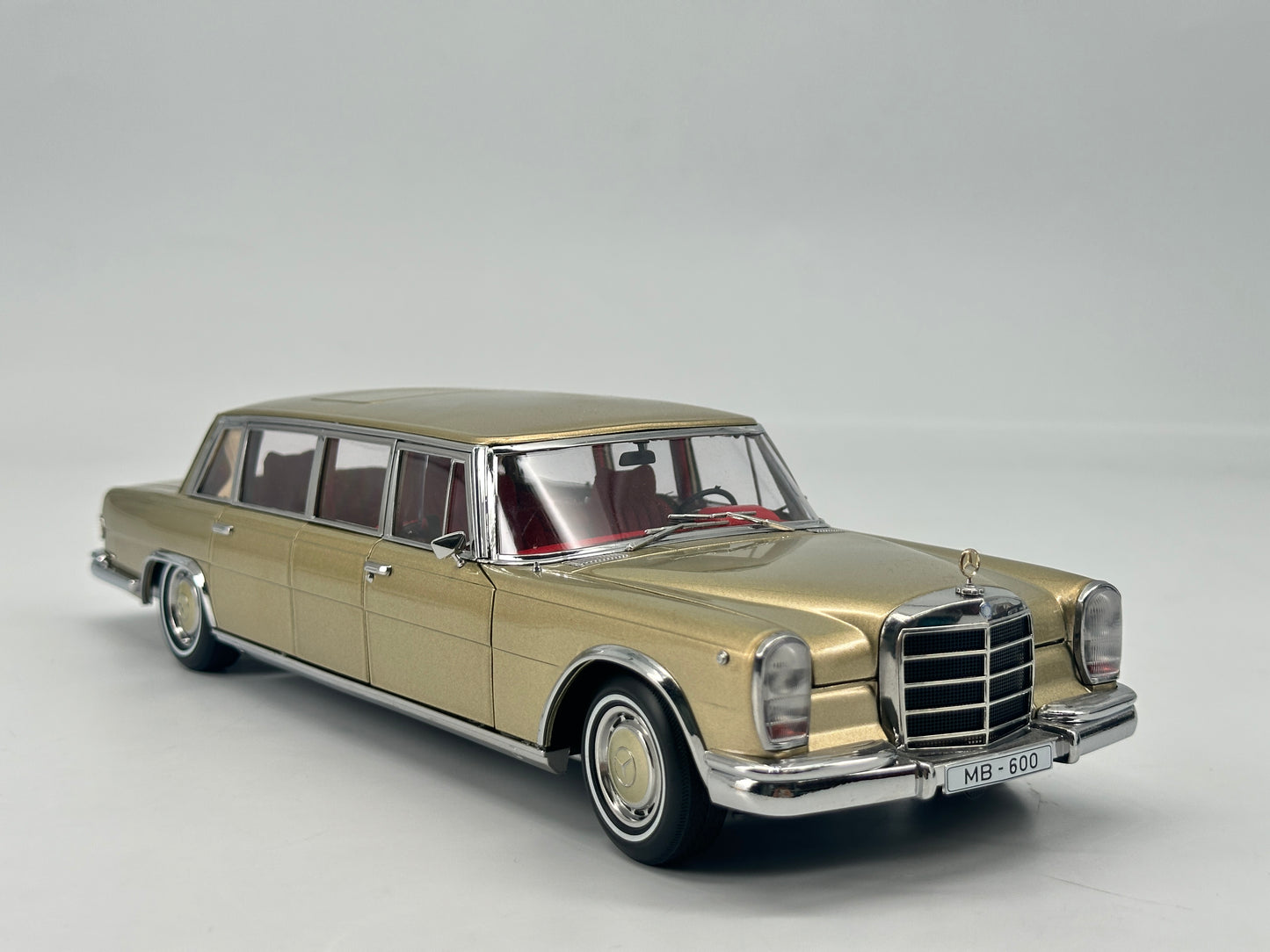 Kengfai 1/18 Mercedes-Benz Pullman alloy simulation car model ornaments birthday gift