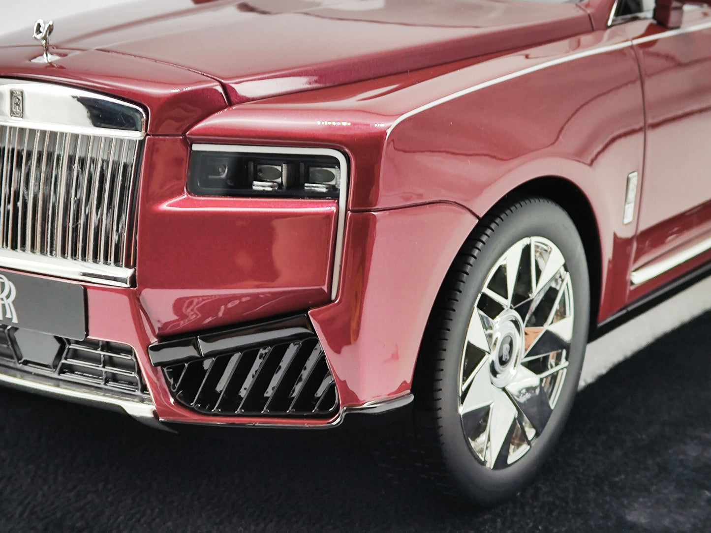 HH 1/18 Rolls-Royce Cullinan Red Simulated Car Model