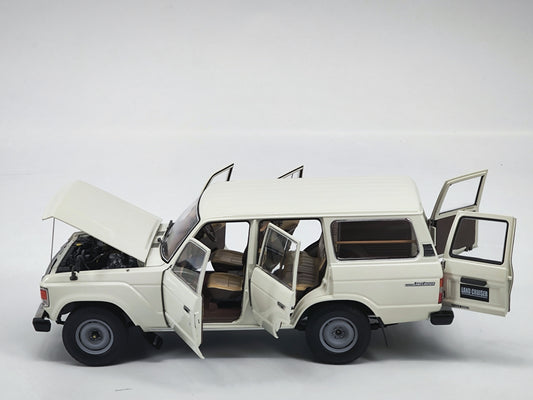 Kyosho 1/18 Toyota Cruiser LC60 off-road vehicle model ornaments white