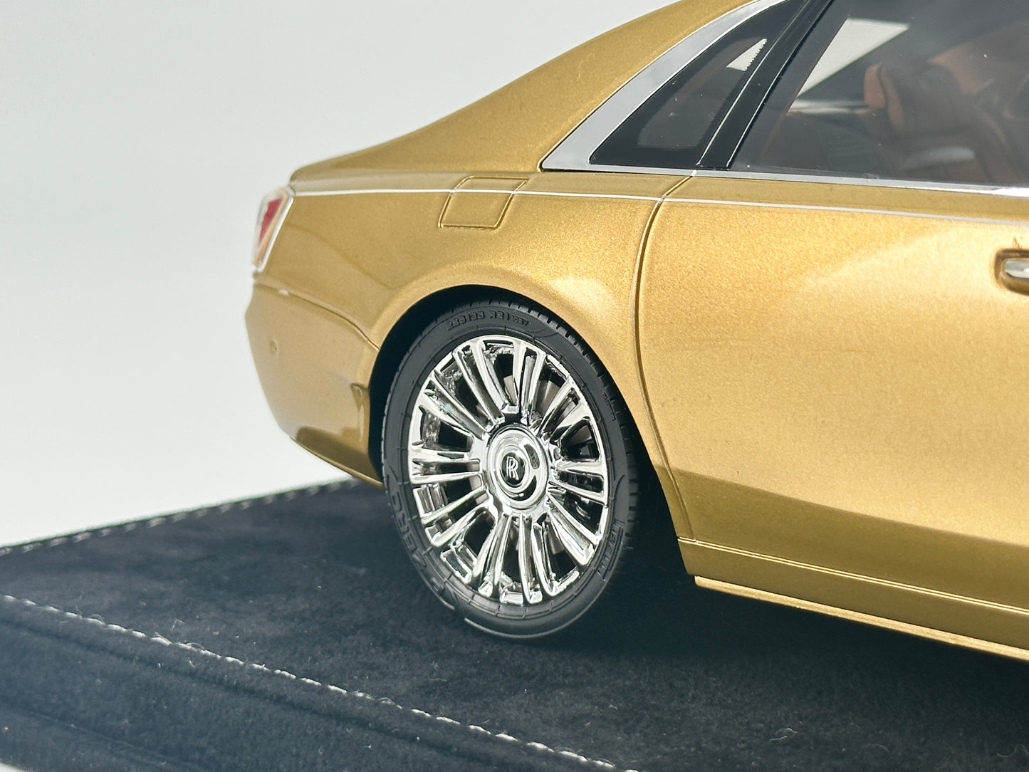 HH Model 1/18 Rolls-Royce Ghost Gold Limited Edition Simulation Car Model
