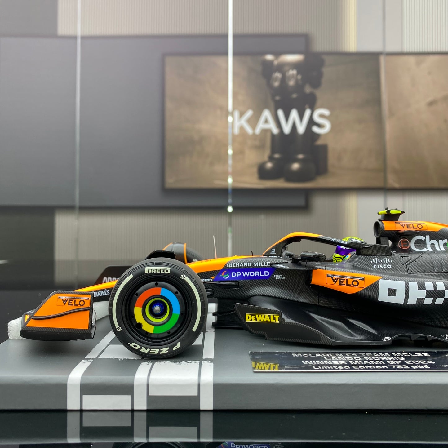 MINICHAMPS 1/18 McLaren FORMULA 1 TEAM MCL38 - LANDO NORRIS black and orange paint