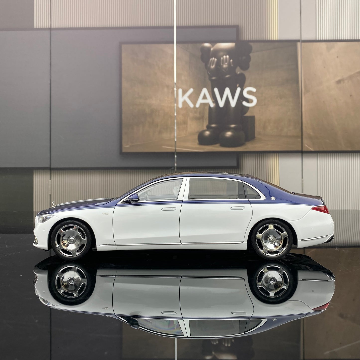 Adornos de aleación de coche Mercedes-Benz Maybach S680 nuevo Clase S a escala 1:18 casi reales