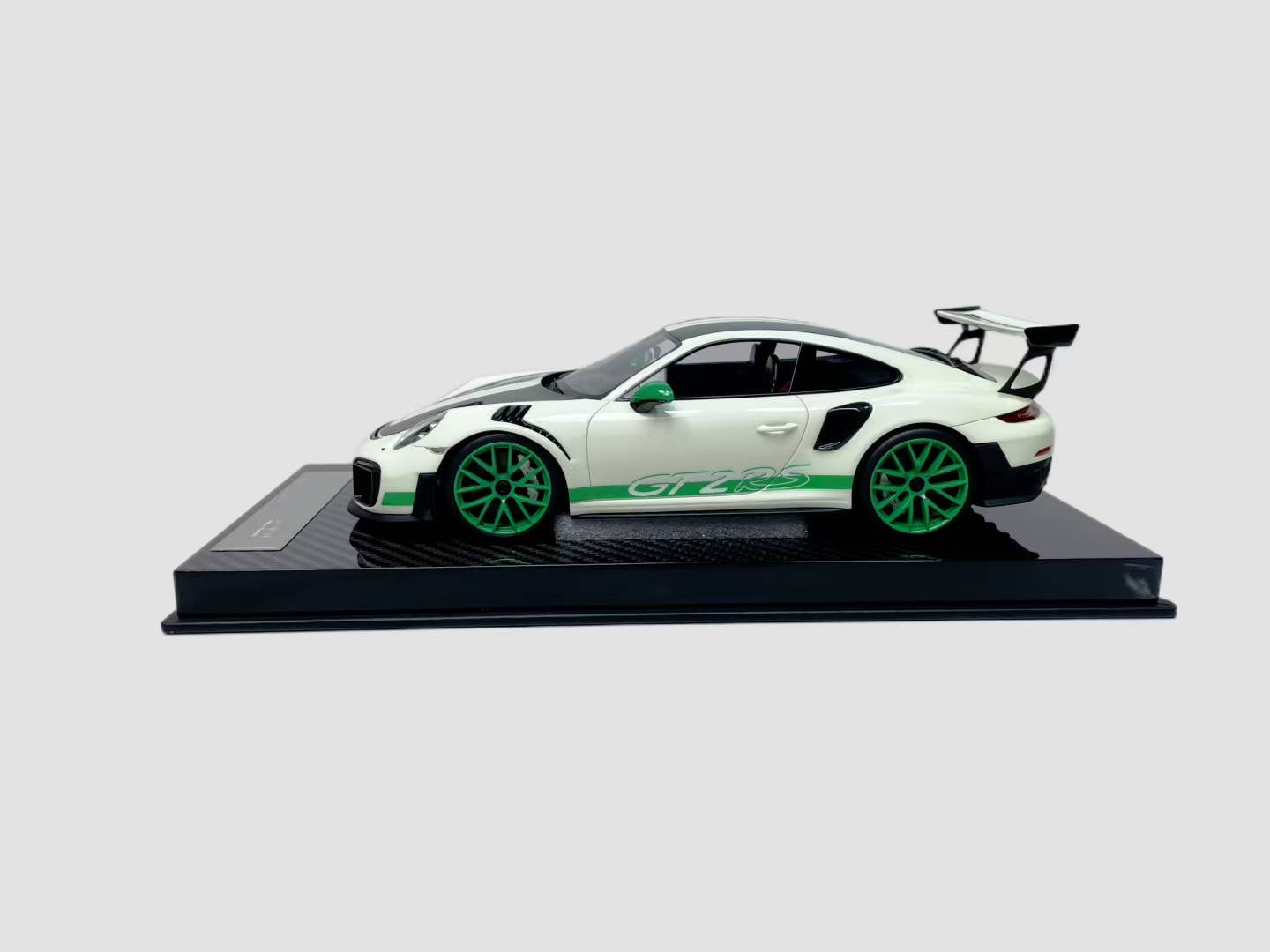 UU 1/18 Porsche 911 GT2RS Limited Edition Car Model Ornament