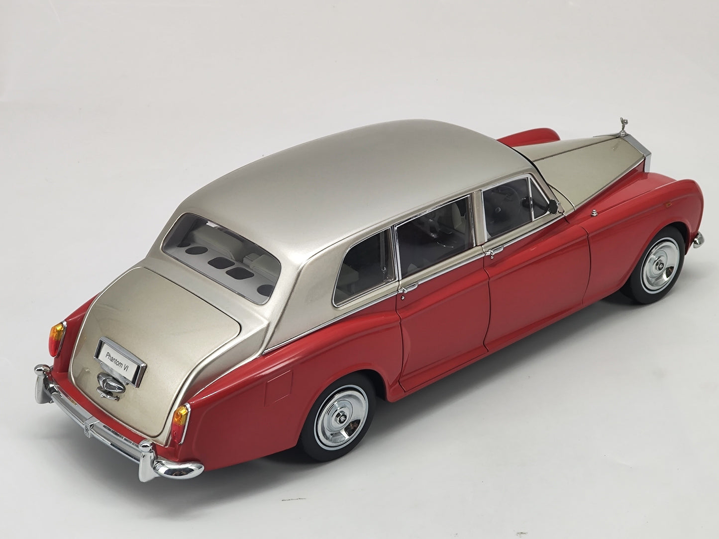 Kyosho 1/18 Rolls-Royce Phantom IV Silver Red Cover Alloy Simulation Model Car