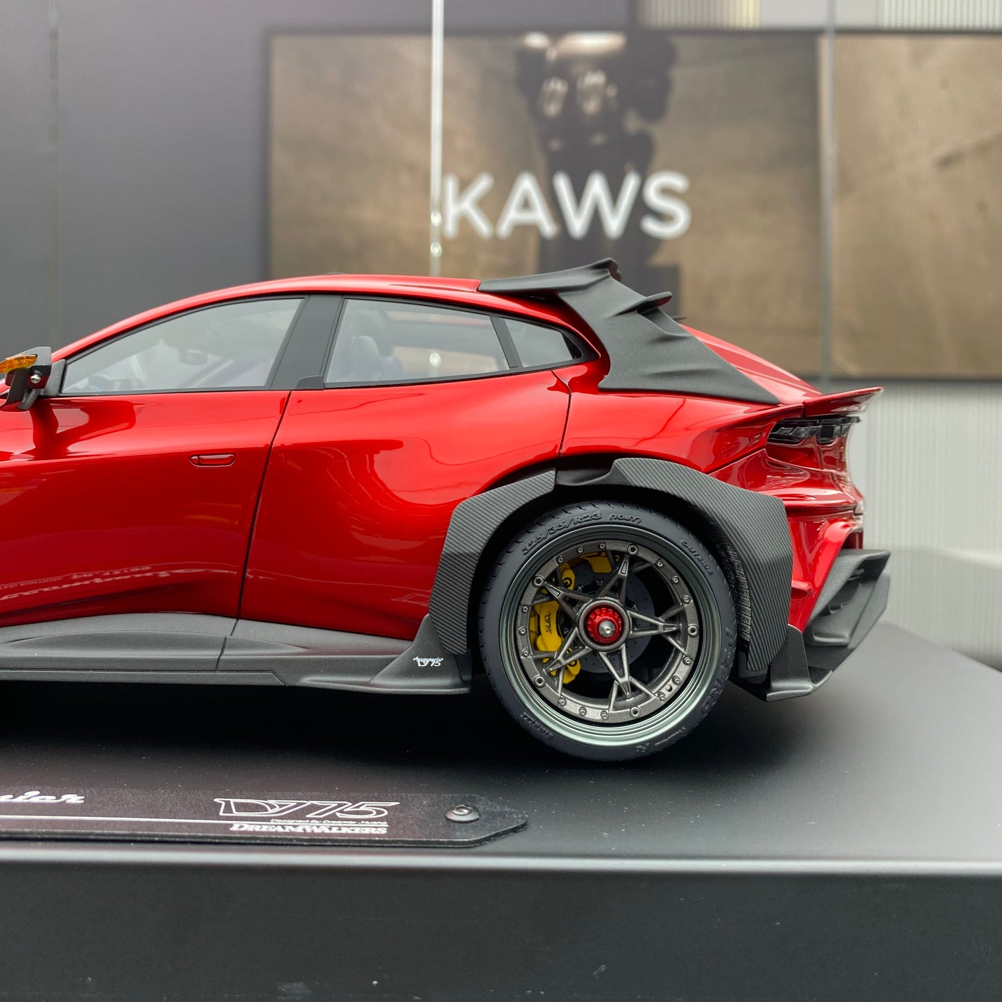 Dreamwalkers DW 1/18 Ferrari Accompanier D775 Purosangue simulation car model ornaments