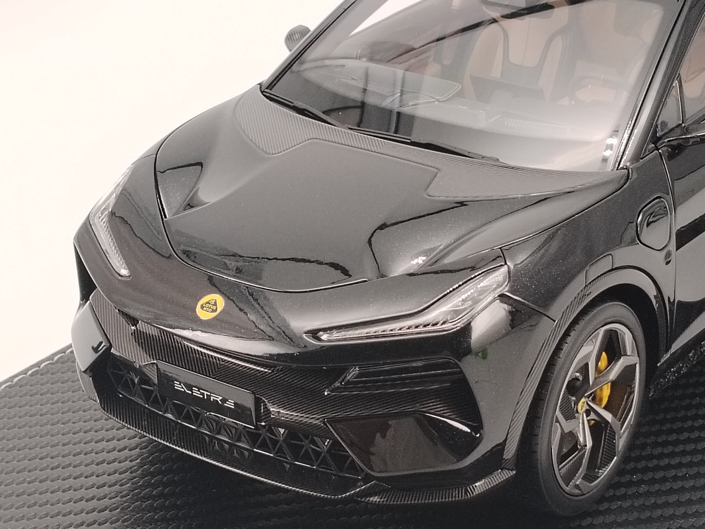 ZP 1/18 Lotus Eletre Black Alloy Model Car Ornament