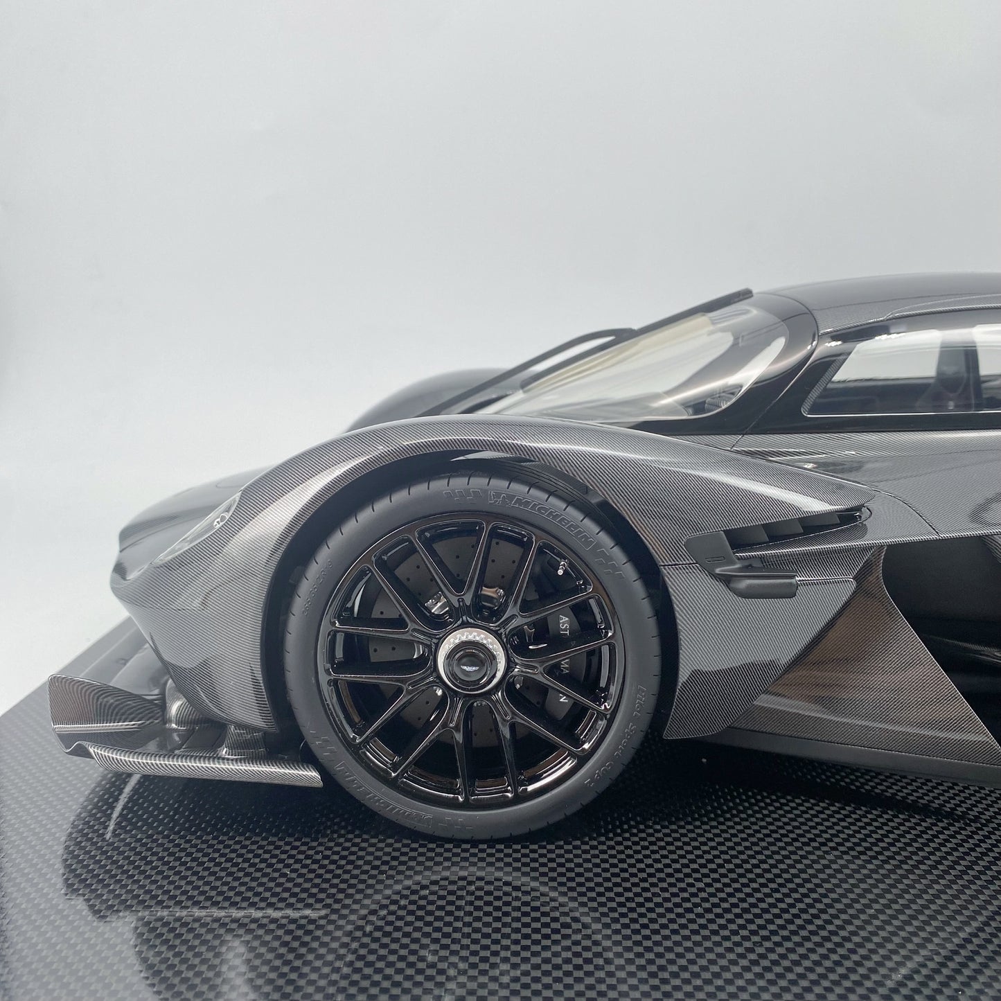 FRONTIART 1/8 Aston Martin Valkyrie Full Carbon Simulation Car Model Collection