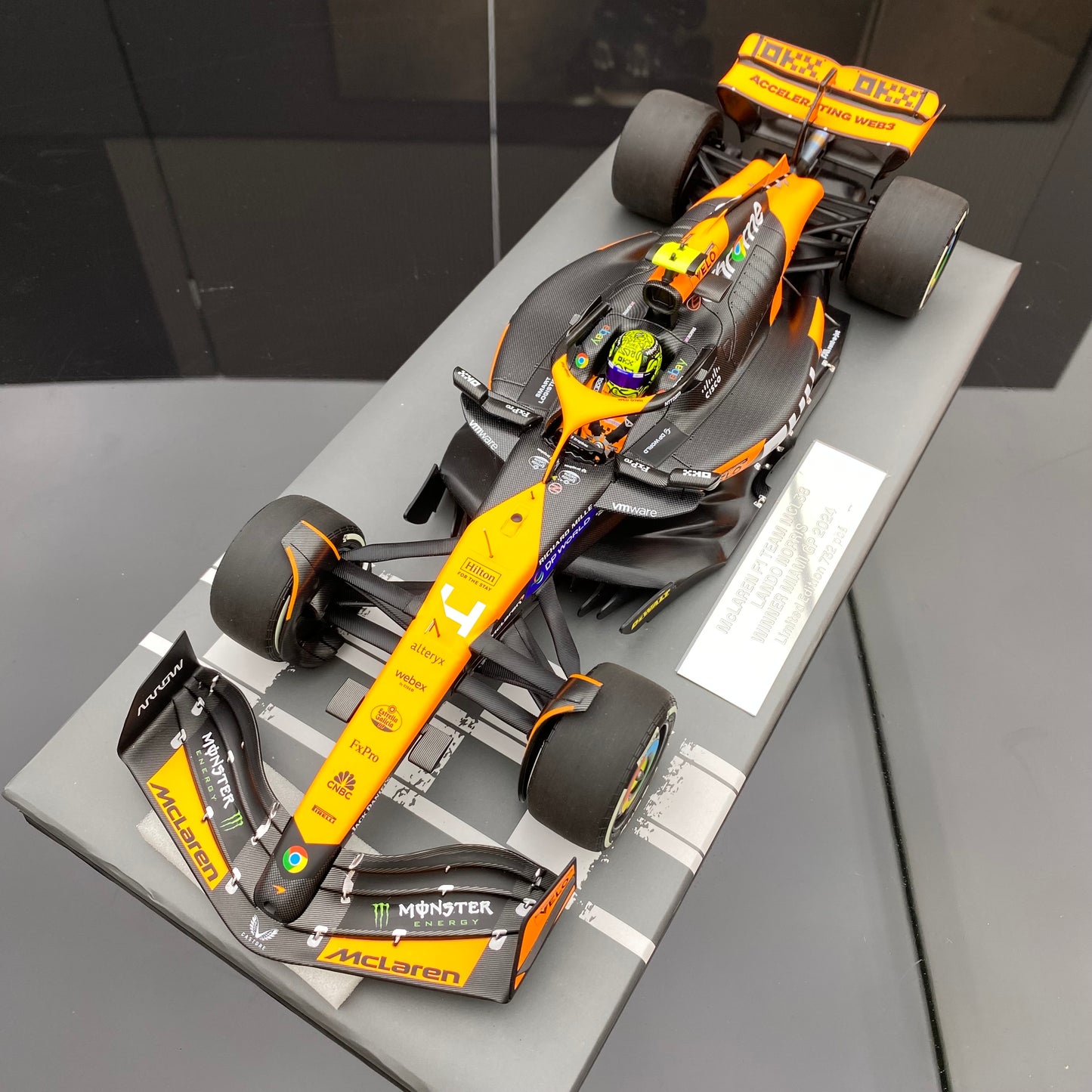 MINICHAMPS 1/18 McLaren FORMULA 1 TEAM MCL38 - LANDO NORRIS black and orange paint