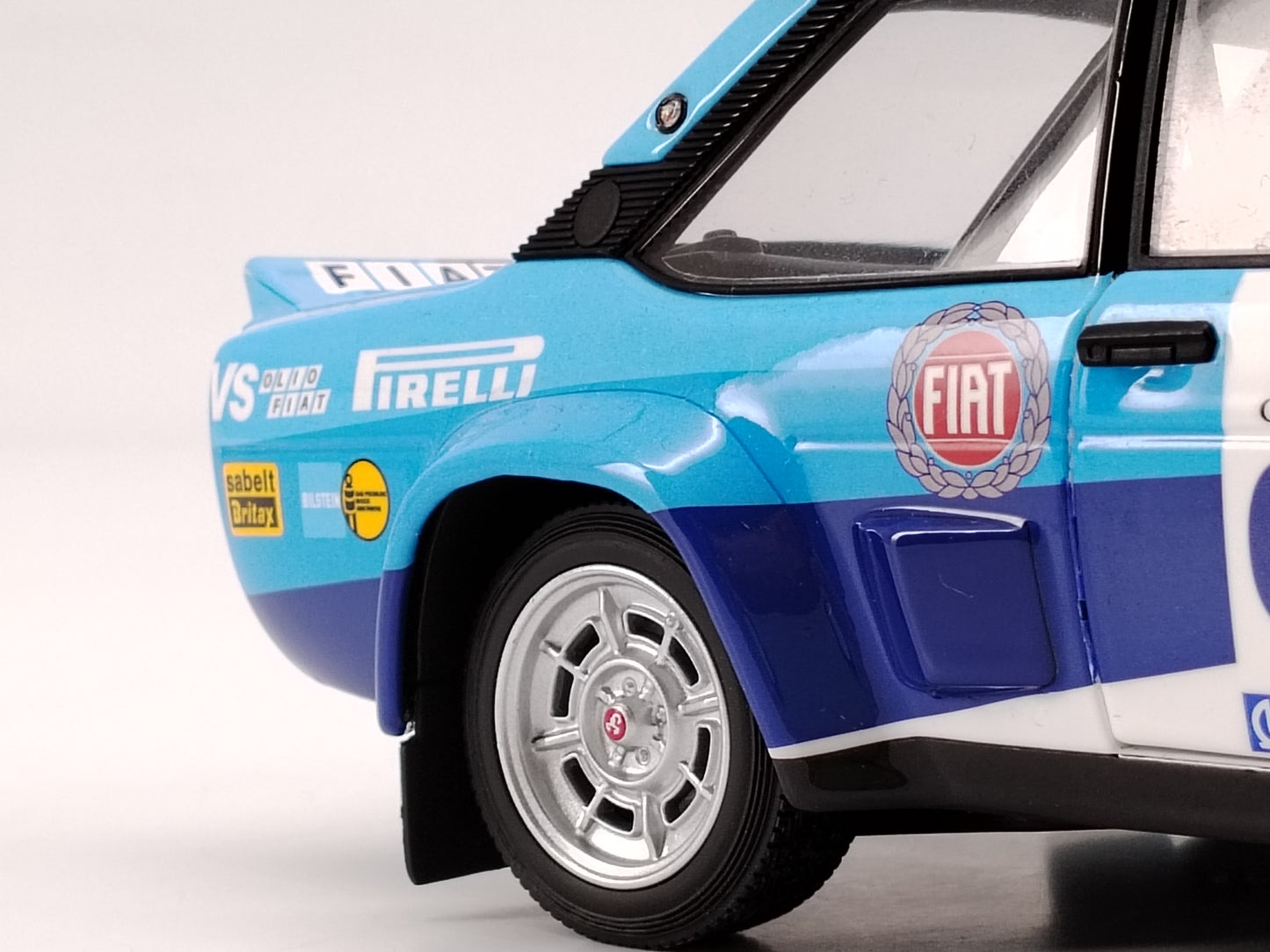 Kyosho 1/18 Fiat 131 ABARTH RALLY simulation modelcars ornaments