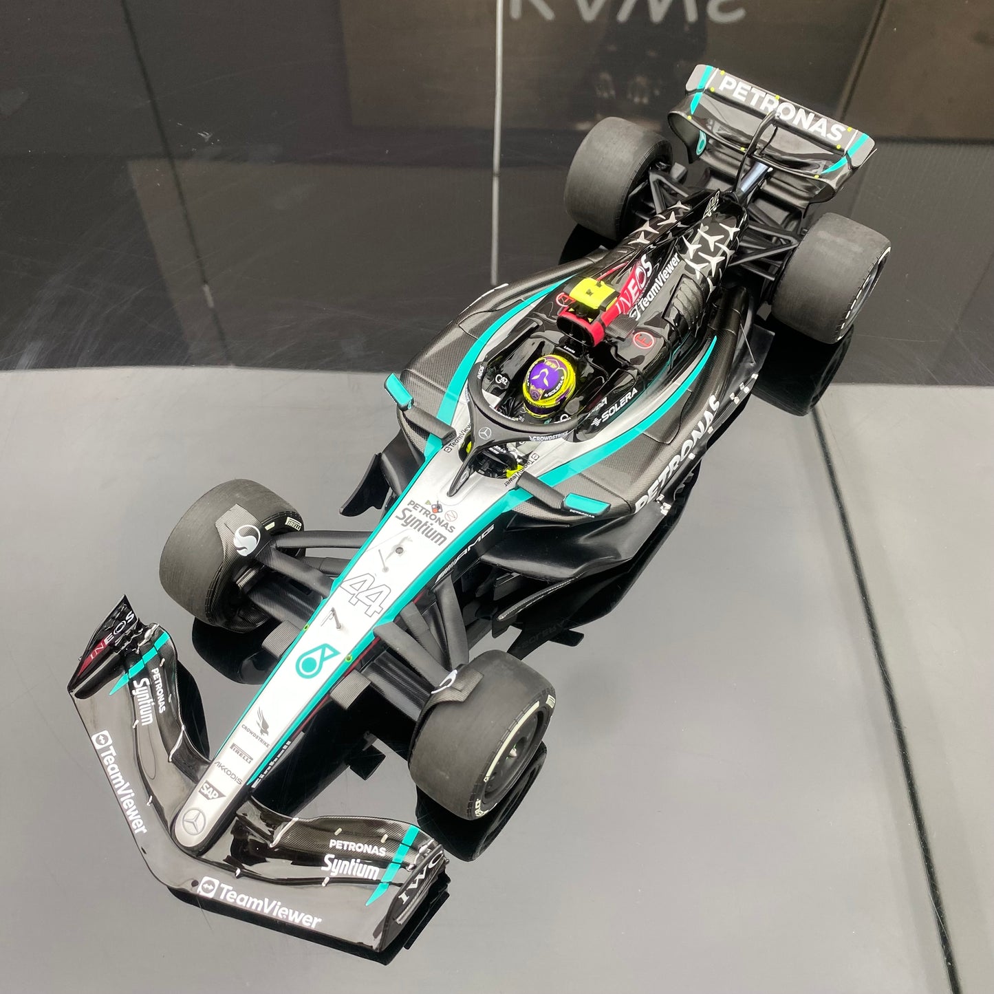 minichamps 1/18 MERCEDES MERCEDES AMG PETRONAS EQUIPO DE FÓRMULA UNO F1 W15
