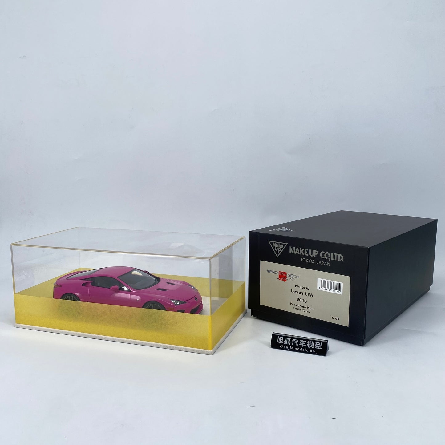 MAKEUP 1/18 Lexus LFA resin simulation car model birthday gift ornaments