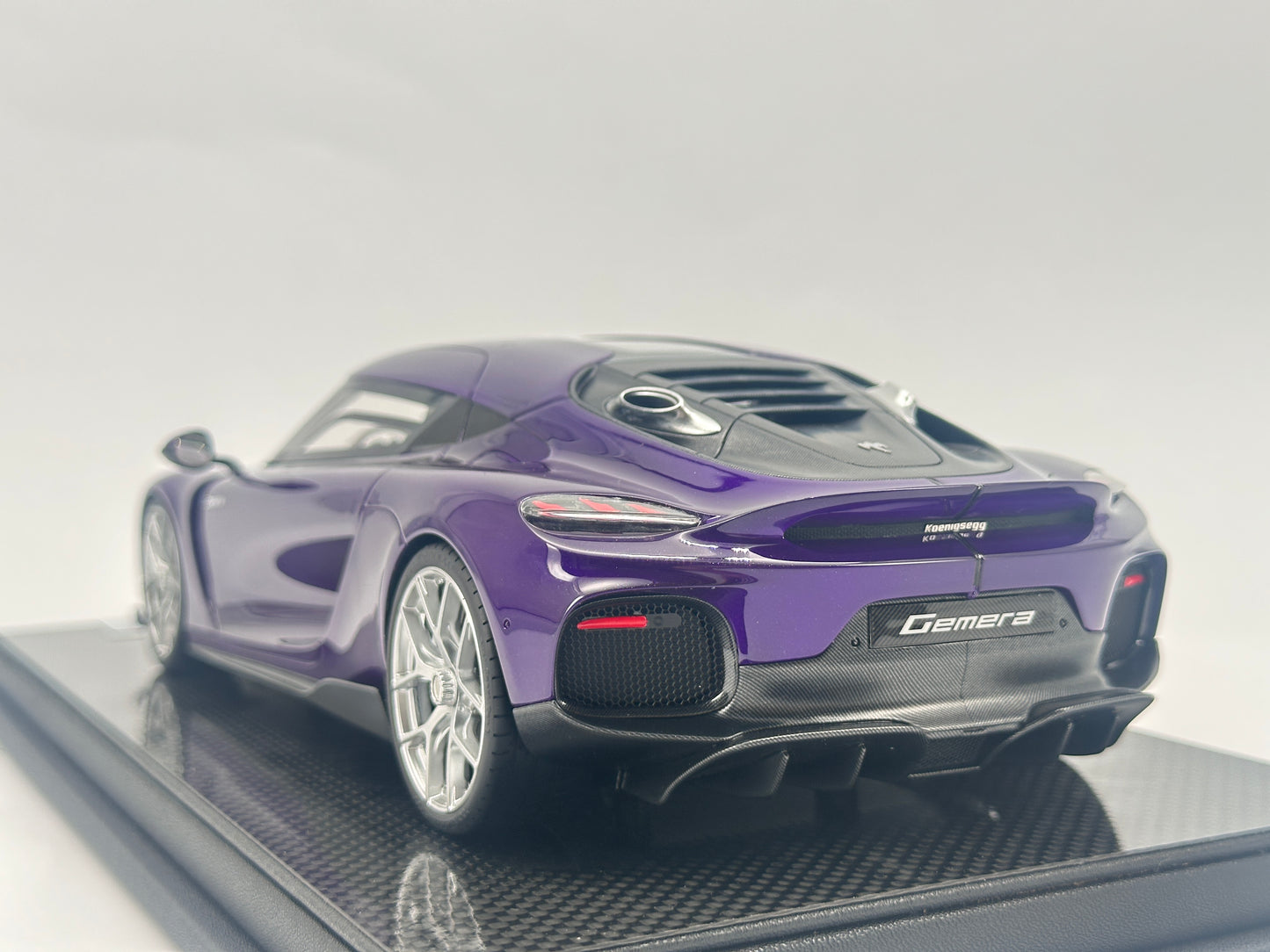 FRONTIART 1/18 Koenigsegg Gemera Purple Model Car Collectible