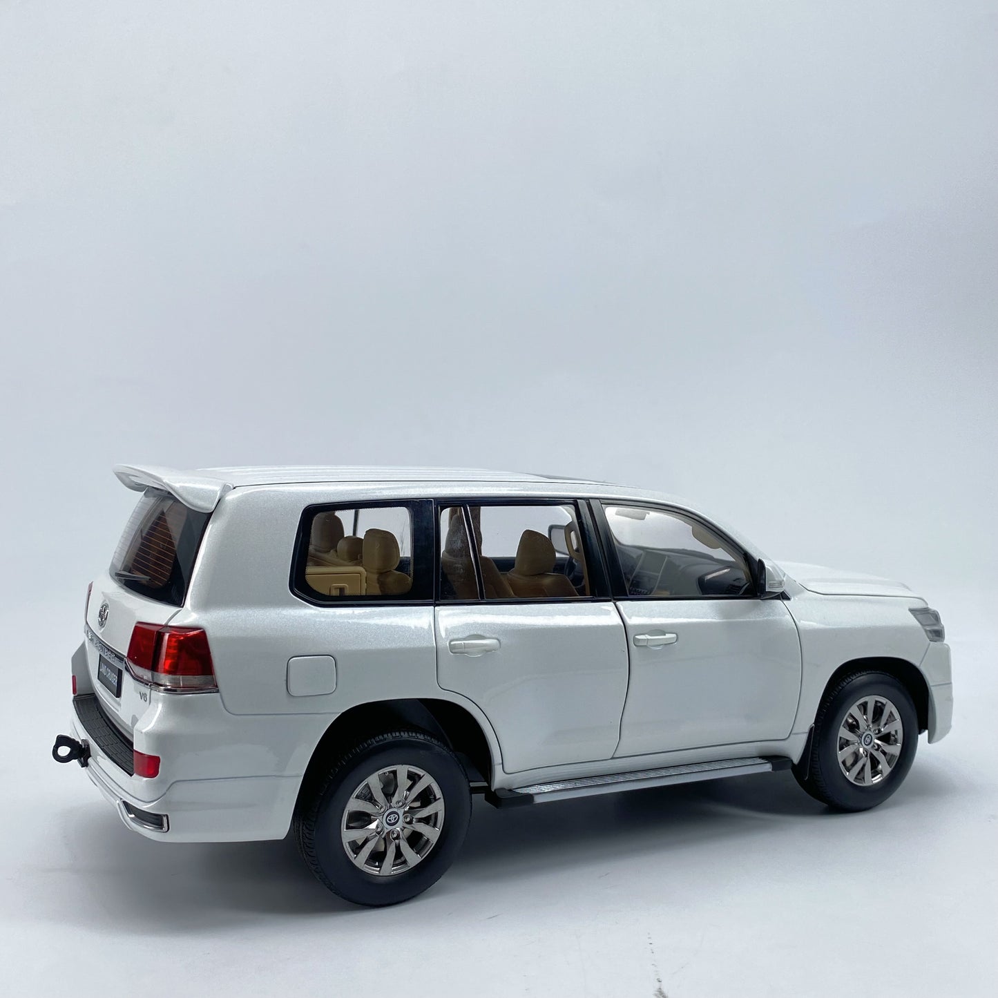 Kengfai 1/18 Toyota Land Cruiser LHD Alloy Model Car Ornaments