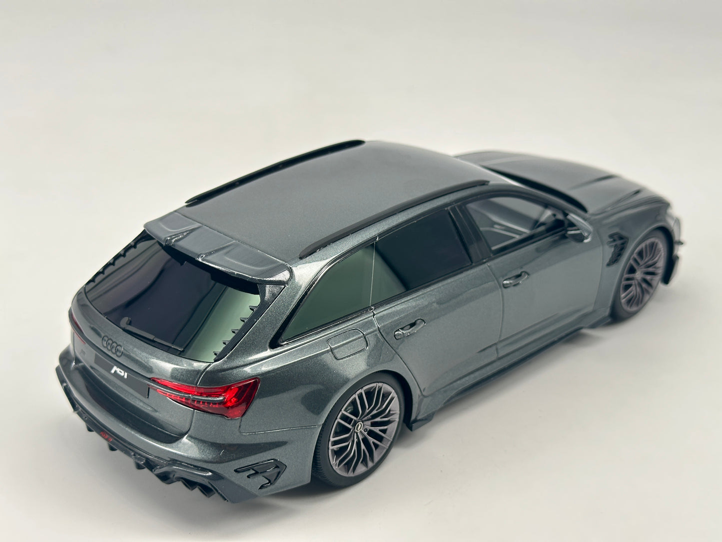 TOPSPEED 1/18 Audi ABT RS6-R Daytona Grey Simulation Car Model Ornaments
