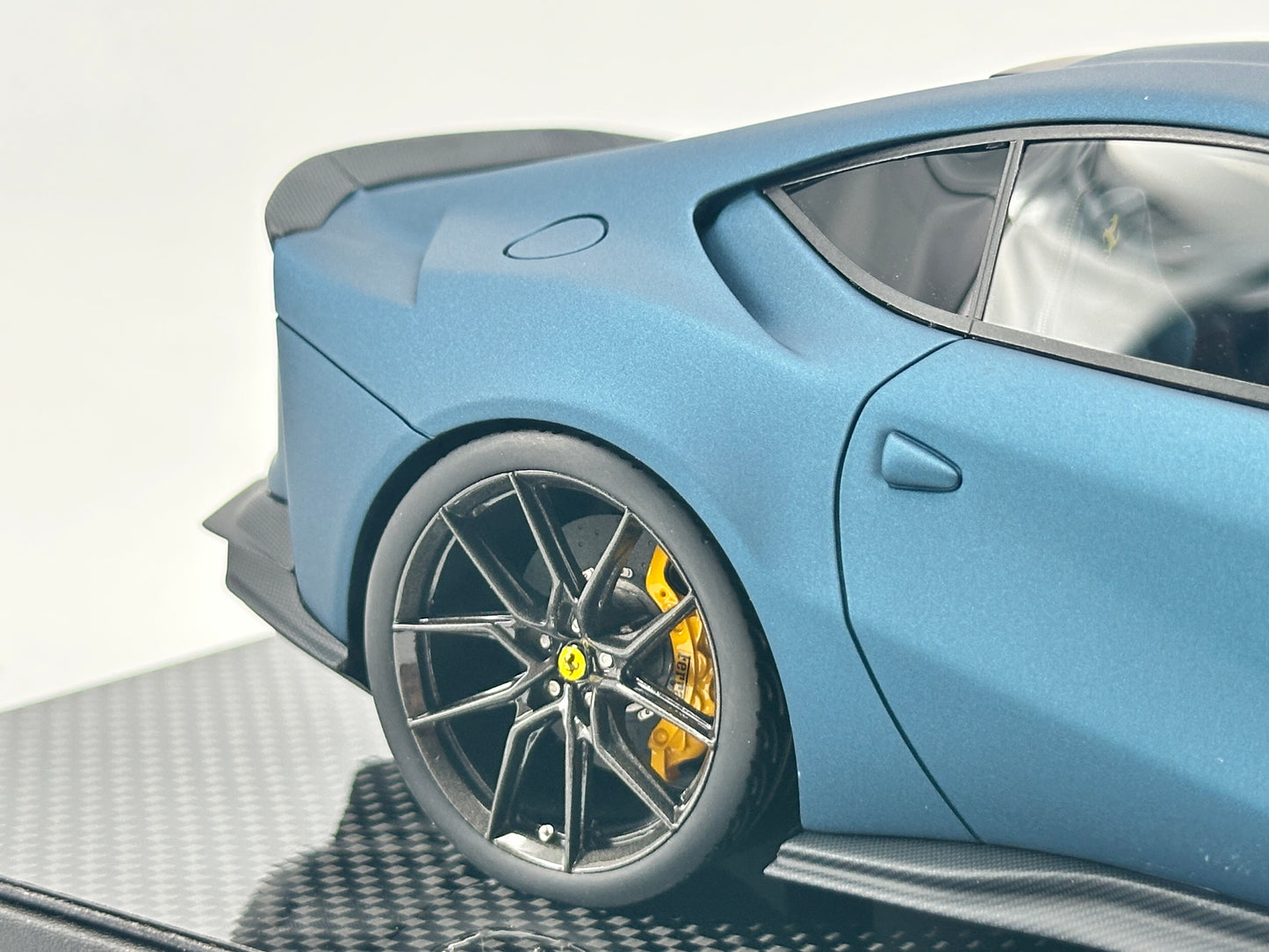 DINOMDOEL 1/18 Ferrari 812 SUPERFAST Black Base Matte Blue Car Model Birthday Gift