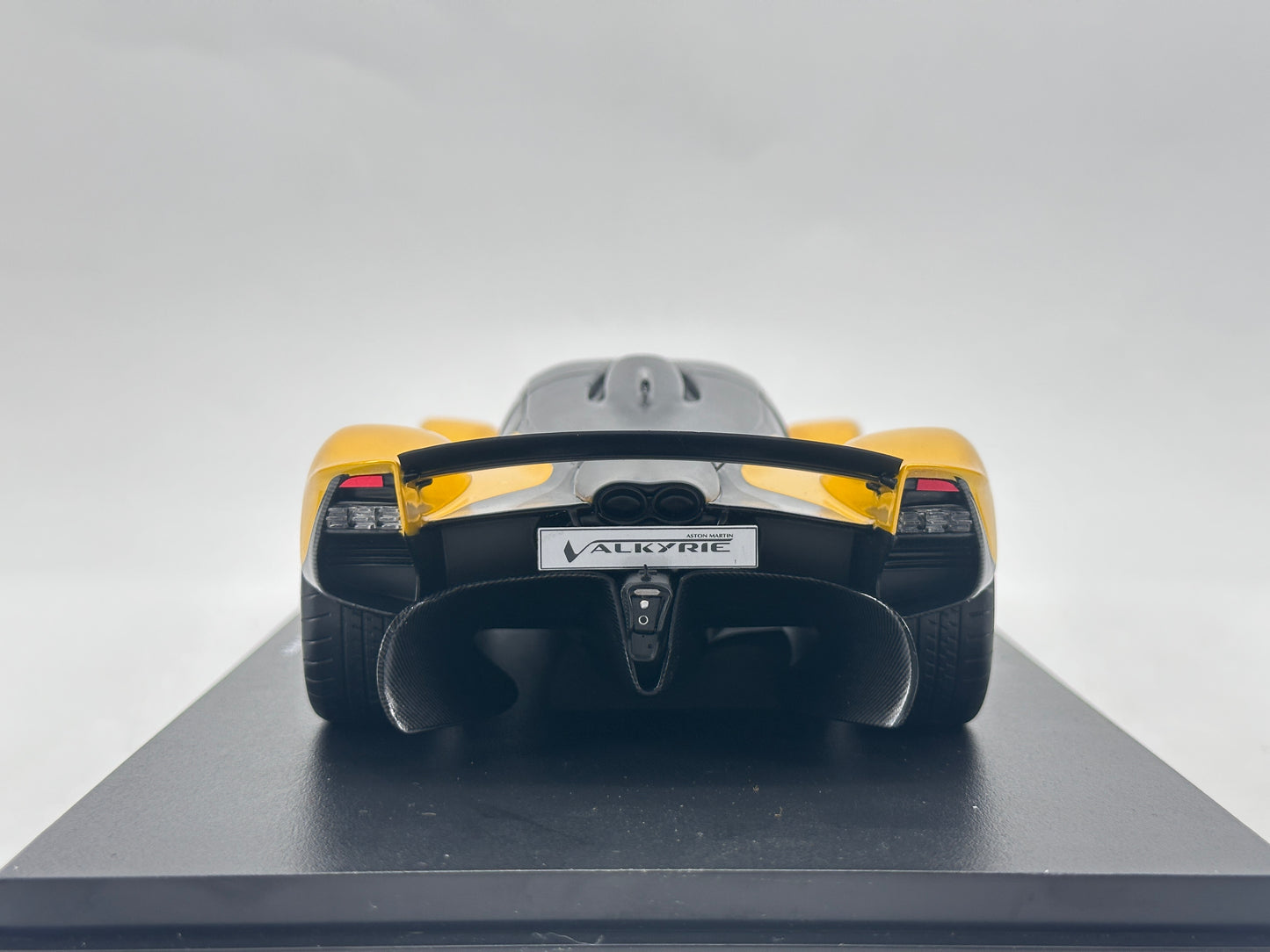 Topspeed 1/18 Aston Martin Valkyrie Sunburst Yellow Simulation Car Model