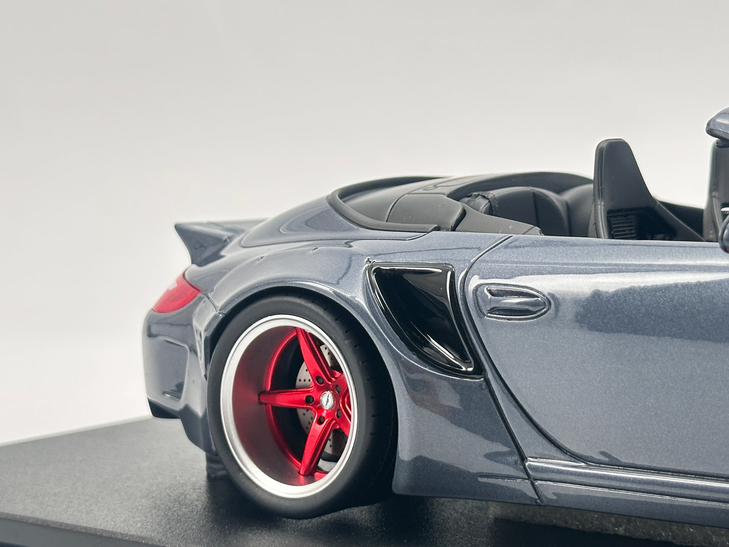 GT Spirit 1/18 Porsche 997 Gray Resin Car Model