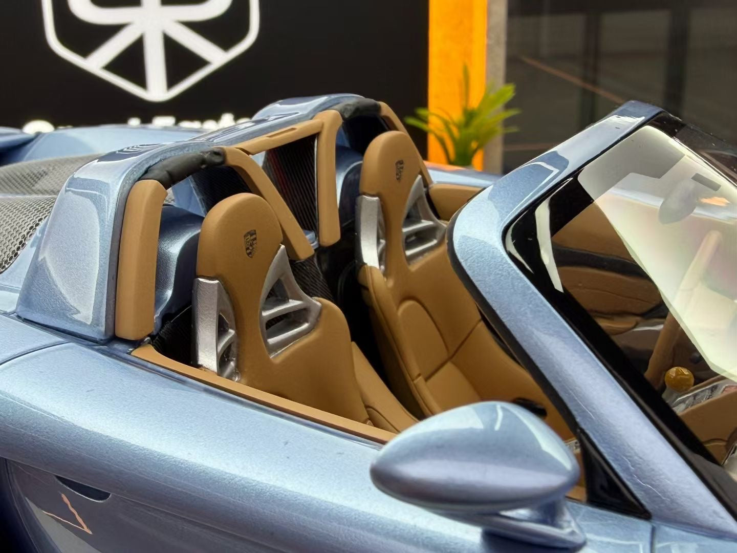 MU 1:18 Porsche Carrera GT Horizon Blue Metallic 11/100 DDJ037