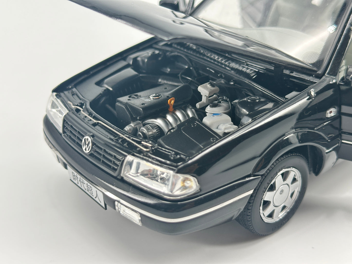 ZP 1/18 Volkswagen Santana 2000 Black Alloy Car Model