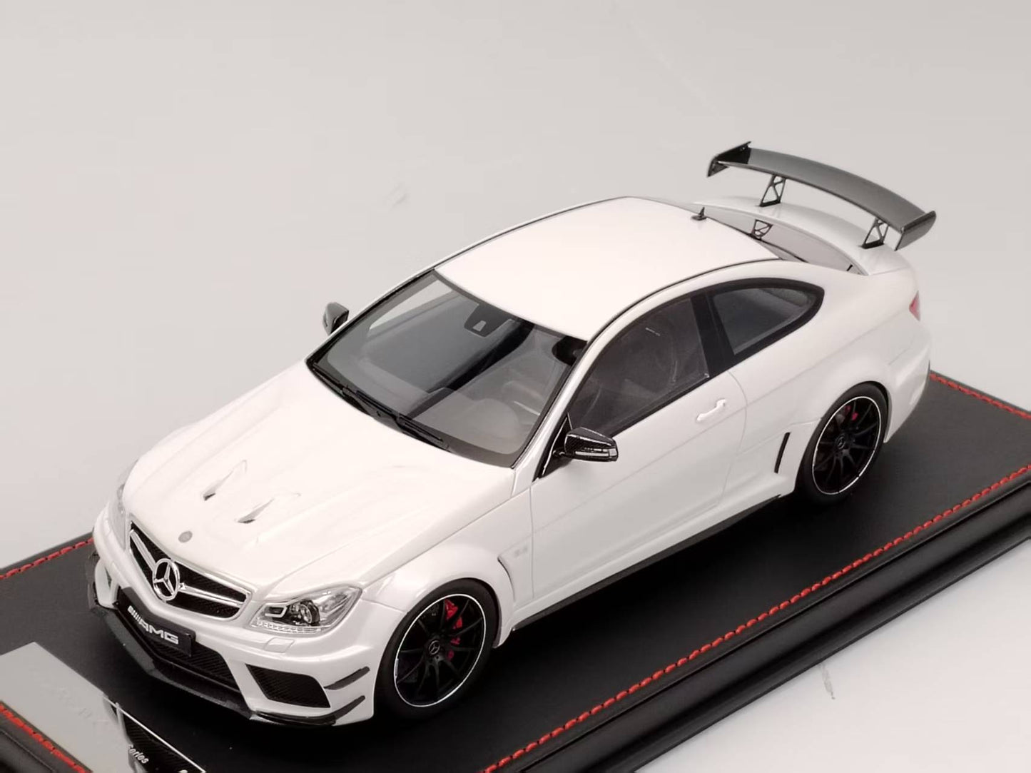NA 1/18 Mercedes-Benz C63 AMG Black Series White Resin Car Model