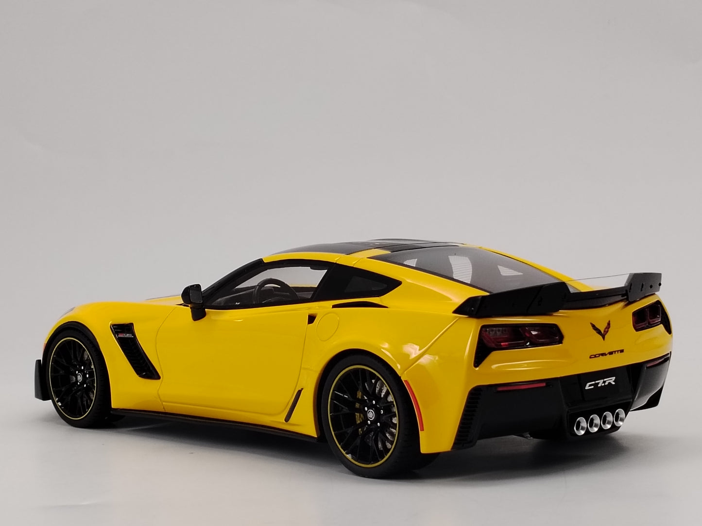 GT Spirit 1/18 Chevrolet C7 Yellow Simulation Car Model Ornaments