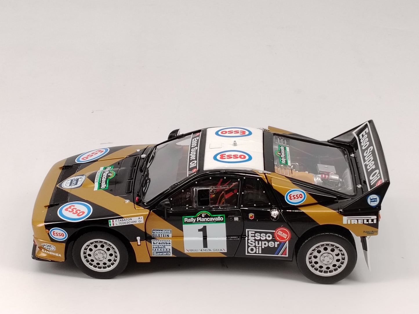 Kyosho 1/18 Lancia 037 1984 Piancavallo alloy car model