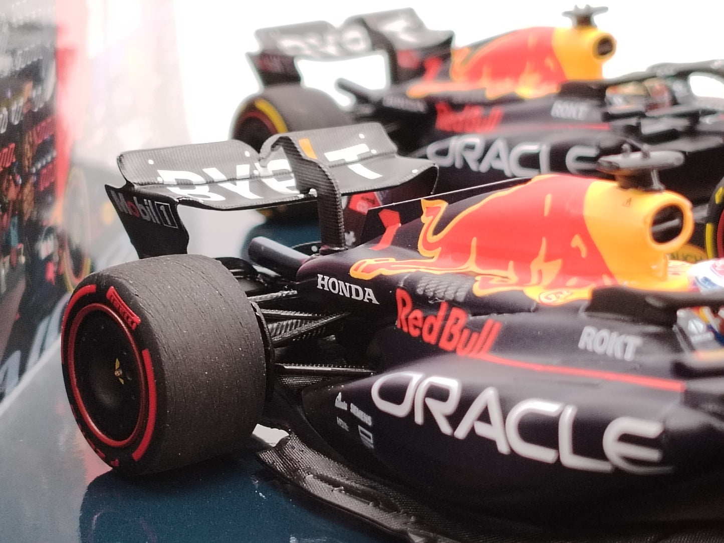 MINICHAMPS 1/43 Oracle RED BULL RACING RB19 Double Car Set Red Bull Model Car